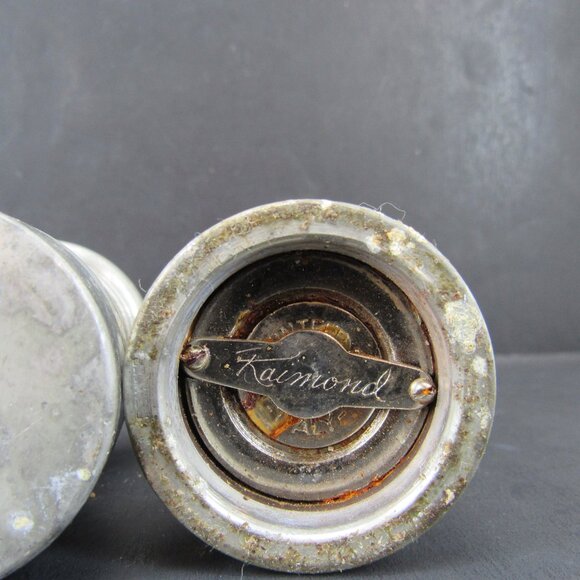 Raimond Pewter 2 1/2 Inch Salt and Pepper Grinder Set Made in Italy - Picture 6 of 9